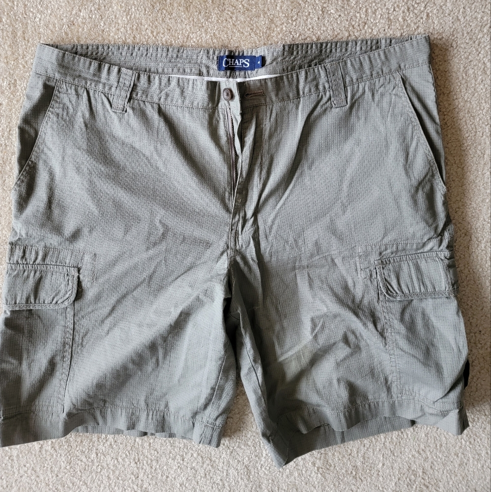 Men's Chaps cargo shorts greenish tan, size 40